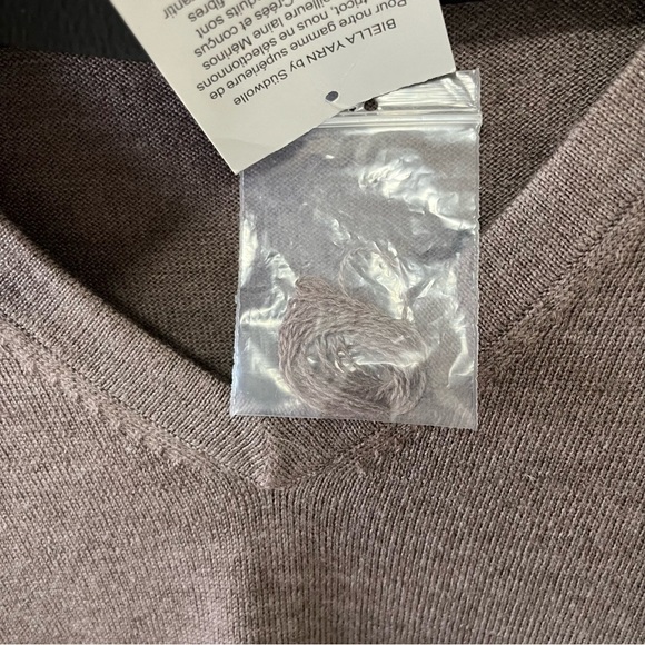 Lord & Taylor 100% Merino Wool V-Neck Sweater Size S - Picture 8 of 10